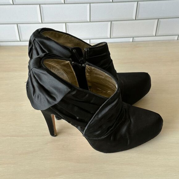 Steven By Steve Madden Black Ntrigue Satin Booties Size 7 - Picture 2 of 7
